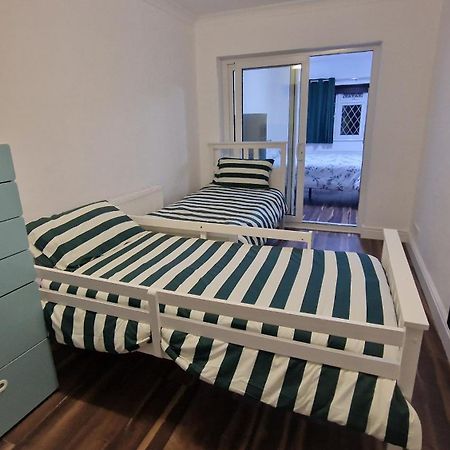 Comfort Sleep - Rooms With Shared Facilities ويندسور المظهر الخارجي الصورة