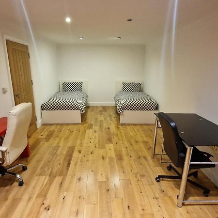 Comfort Sleep - Rooms With Shared Facilities ويندسور المظهر الخارجي الصورة