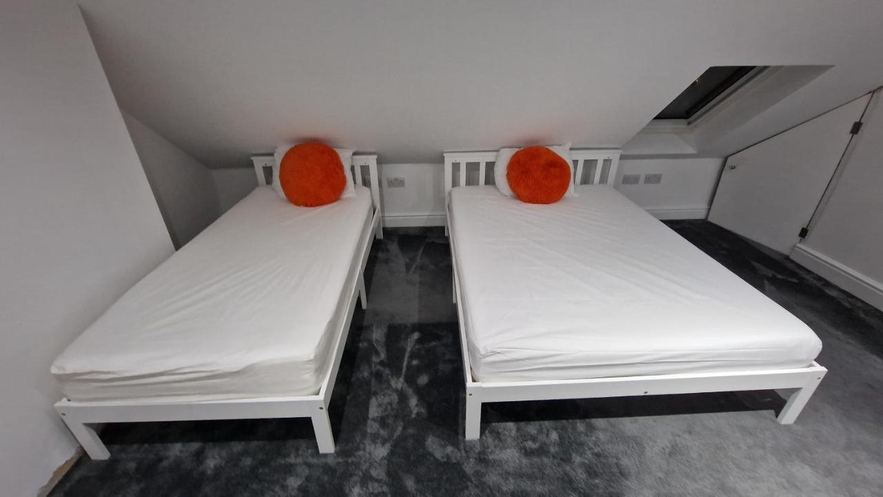 Comfort Sleep - Rooms With Shared Facilities ويندسور المظهر الخارجي الصورة