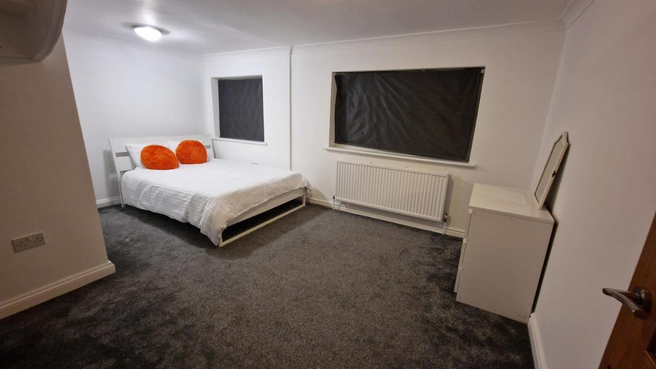 Comfort Sleep - Rooms With Shared Facilities ويندسور المظهر الخارجي الصورة