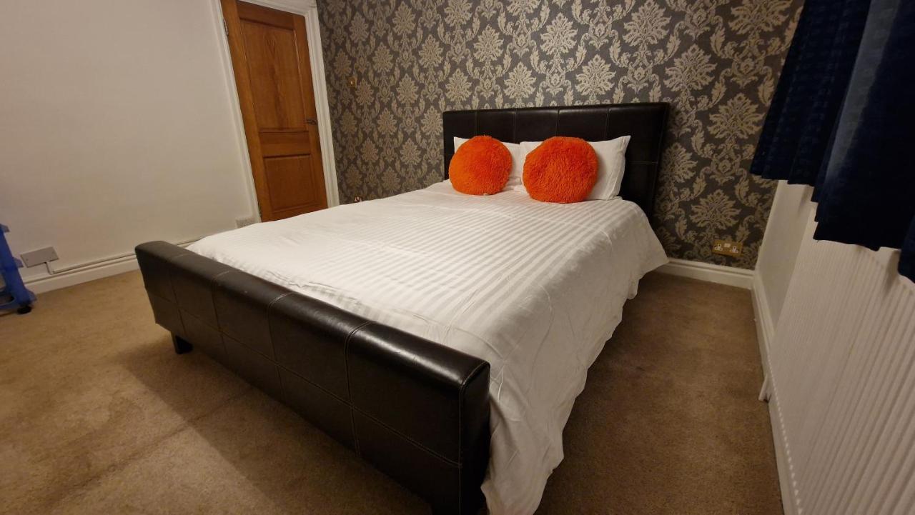 Comfort Sleep - Rooms With Shared Facilities ويندسور المظهر الخارجي الصورة