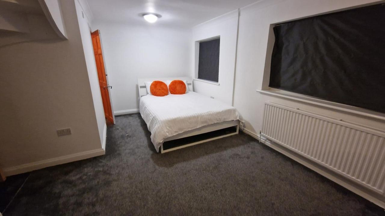 Comfort Sleep - Rooms With Shared Facilities ويندسور المظهر الخارجي الصورة