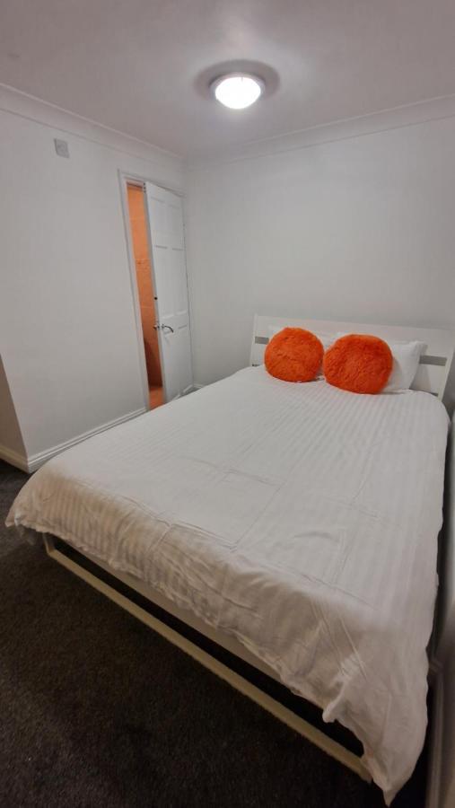 Comfort Sleep - Rooms With Shared Facilities ويندسور المظهر الخارجي الصورة