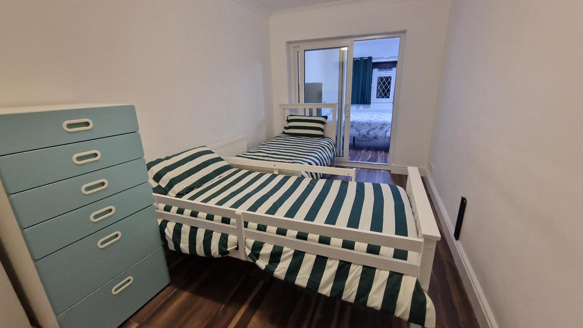 Comfort Sleep - Rooms With Shared Facilities ويندسور المظهر الخارجي الصورة