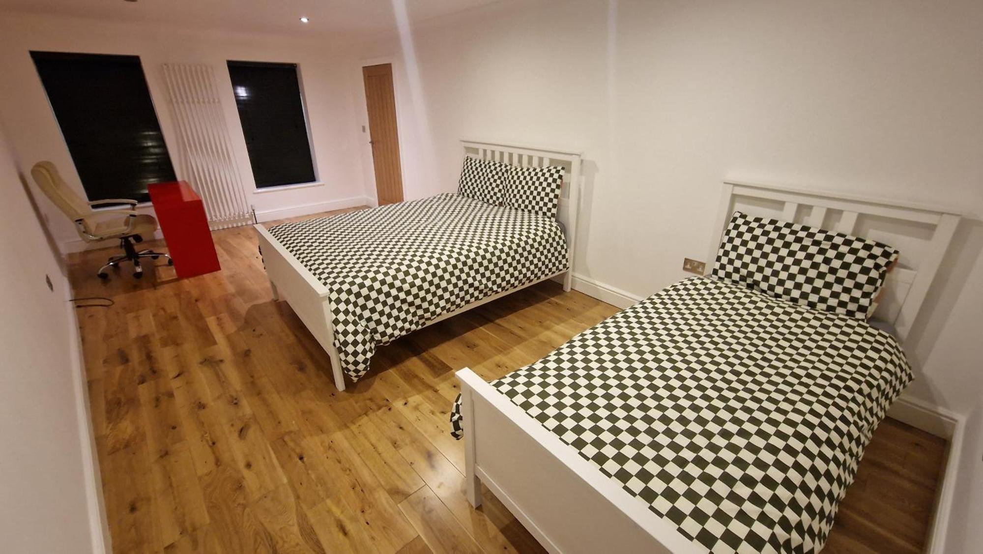 Comfort Sleep - Rooms With Shared Facilities ويندسور المظهر الخارجي الصورة